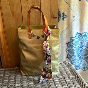 Authentic light green Louis Vuitton vernis leather tote